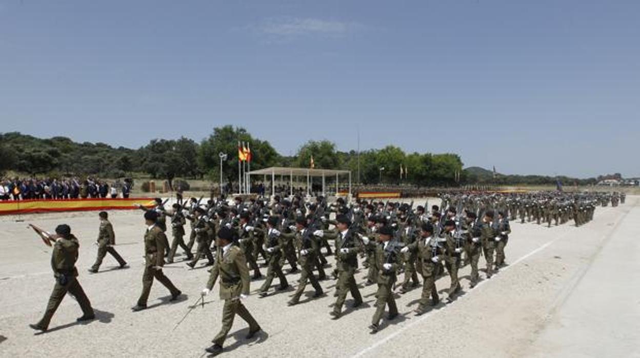 Desfile militar en Cerro Muriano