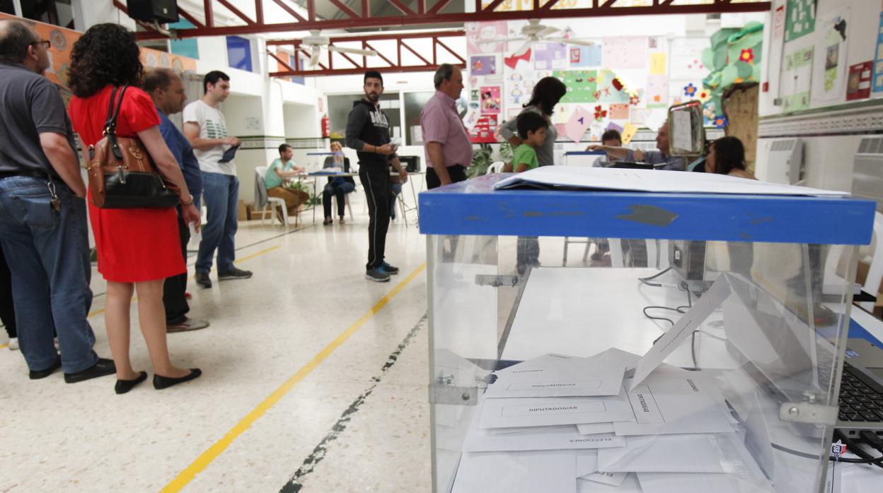 Ambiente en un colegio electoral durante las anteriores municipales