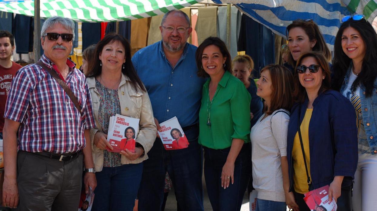 Ambrosio y parte de su candidatura en un acto de campaña