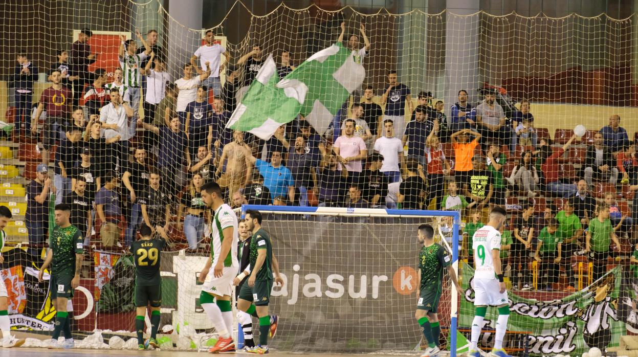 Los aficionados del Córdoba Futsal, en el partido del play off ante el Betis