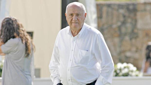 El consejero de Salud, Jesús Aguirre, a Amancio Ortega por las donaciones: «Espero tener tu apoyo preferente»