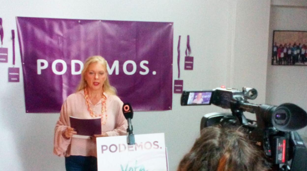 La candidata de Podemos, Cristina Pedrajas, en rueda de prensa este viernes último dia de campaña