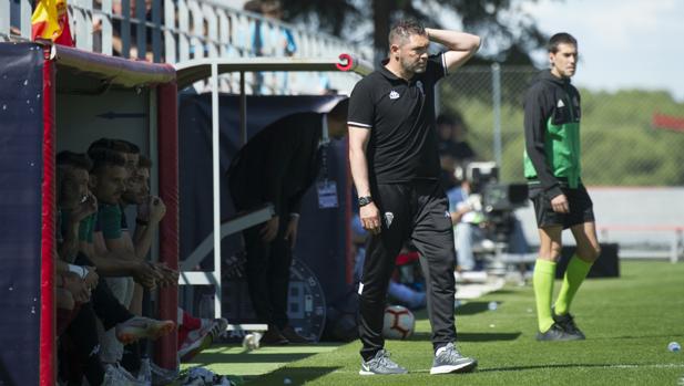 Córdoba CF | Rafael Navarro: «Tenemos un escudo y una ciudad y hay que defenderlo con dignidad»