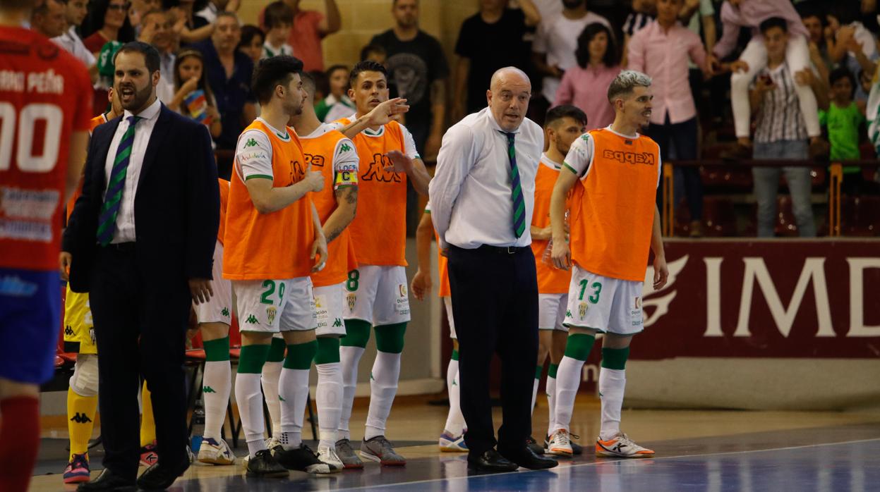 El entrenador del Córdoba Futsal, Miguel Ángel Martín «Maca»