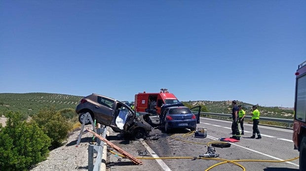 Dos fallecidos en un choque frontal durante un adelantamiento en Baena