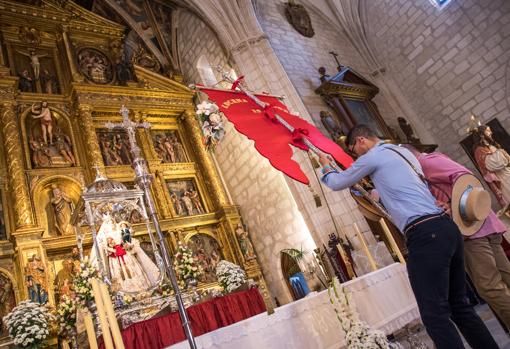 La Hermandad del Rocío de Lucena inicia su camino hacia tierras almonteñas