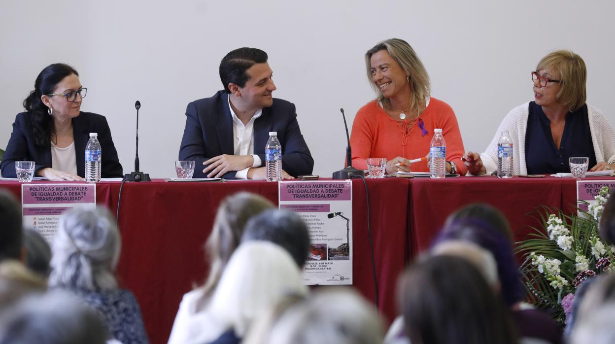 Bellido y Albás, durante uno de los debates de candidatos de la pasada campaña electoral