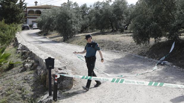 El hombre que fue hallado muerto en Iznájar (Córdoba) junto a su mujer dejó una nota con un mensaje