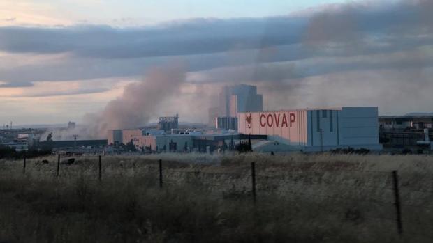 Un incendio en la planta de mezclas de Covap hace saltar las alarmas