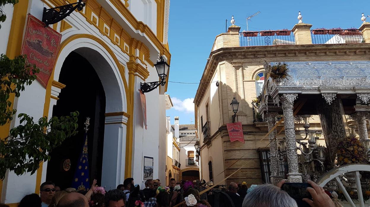 La hermandad del Rocío de Córdoba llega hasta la parroquia de Nuestra Señora de la Estrella