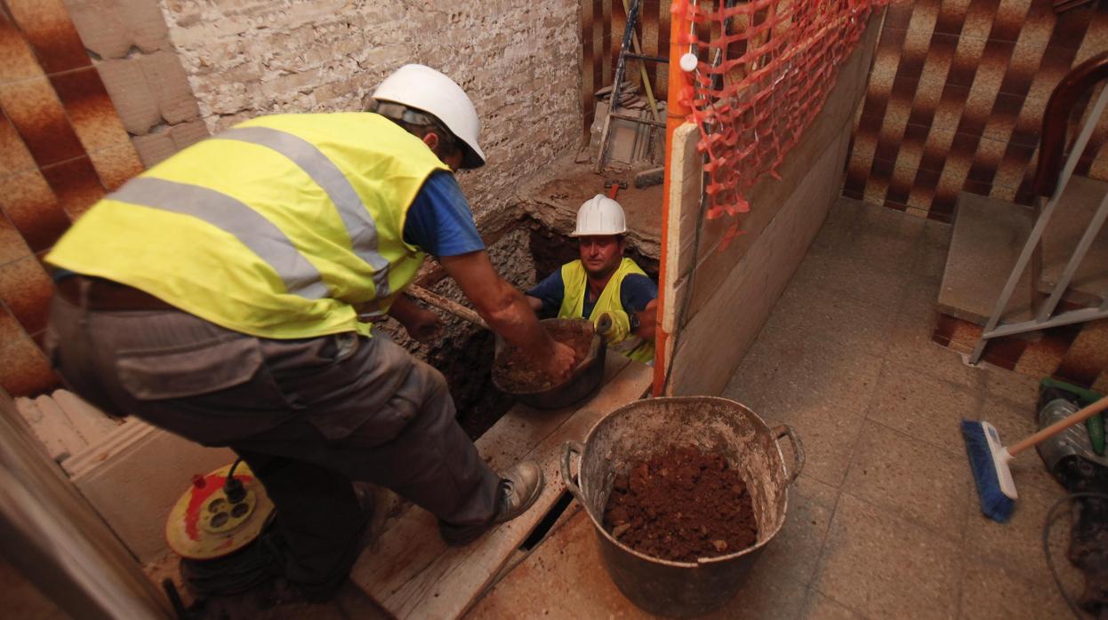 Obras para la colocación de un ascensor en un boque de la capital