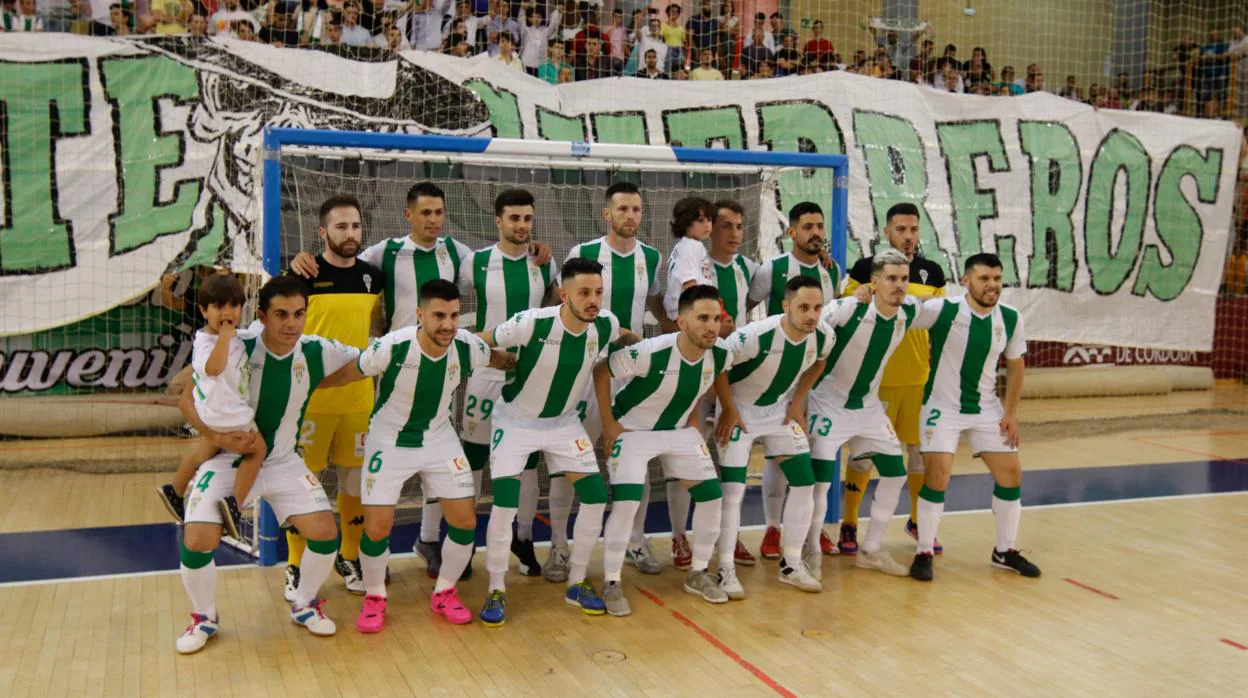 La plantilla del Córdoba Futsal que ha conseguido el ascenso a Primera