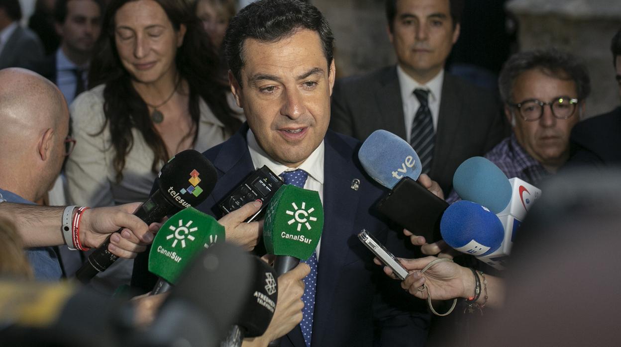 El presidente de la Junta de Andalucía, Juanma Moreno, en el Parlamento andaluz