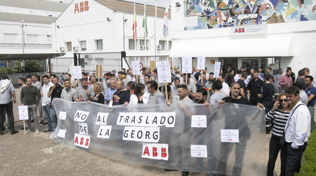 Manifestació de trabajadores de ABB en la planta cordobesa en mayo del año pasado