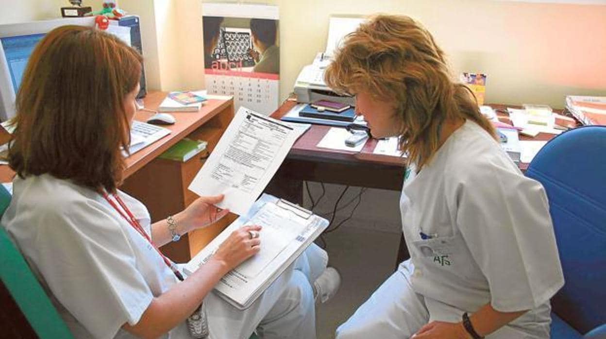 Dos enfermeras del Servicio Andaluz de Salud.
