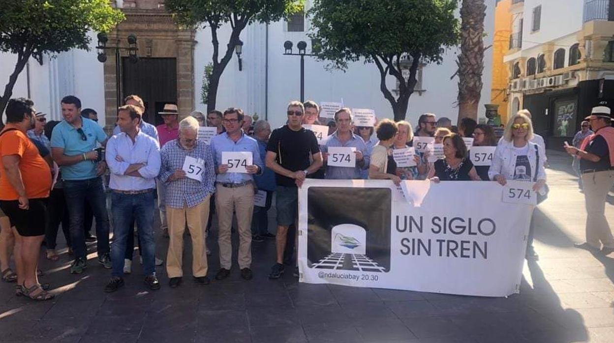 Una de las protestas diarias que han llevado a cabo una de la plataformas por el ferrocarril