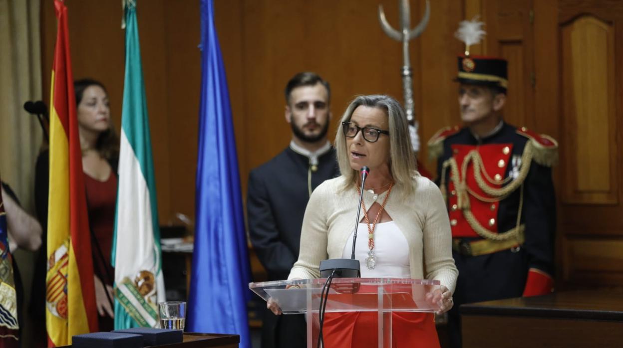 Isabel Albás, durante su intervención ante el Pleno del Ayuntamiento de Córdoba