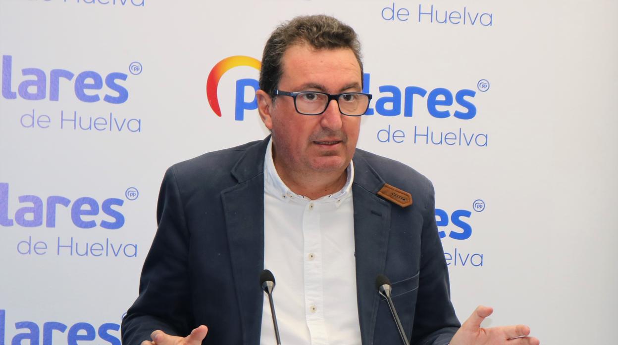 El presidente del PP de Huelva, Manuel Abdrés González