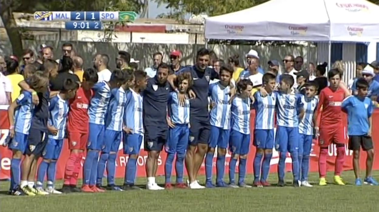 Momento de la protesta en el campo de fútbol