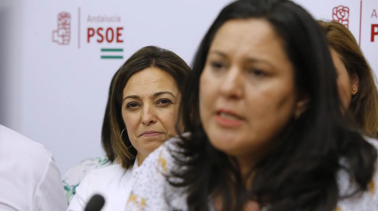 Isabel Ambrosio durante la noche electoral en la sede del PSOE