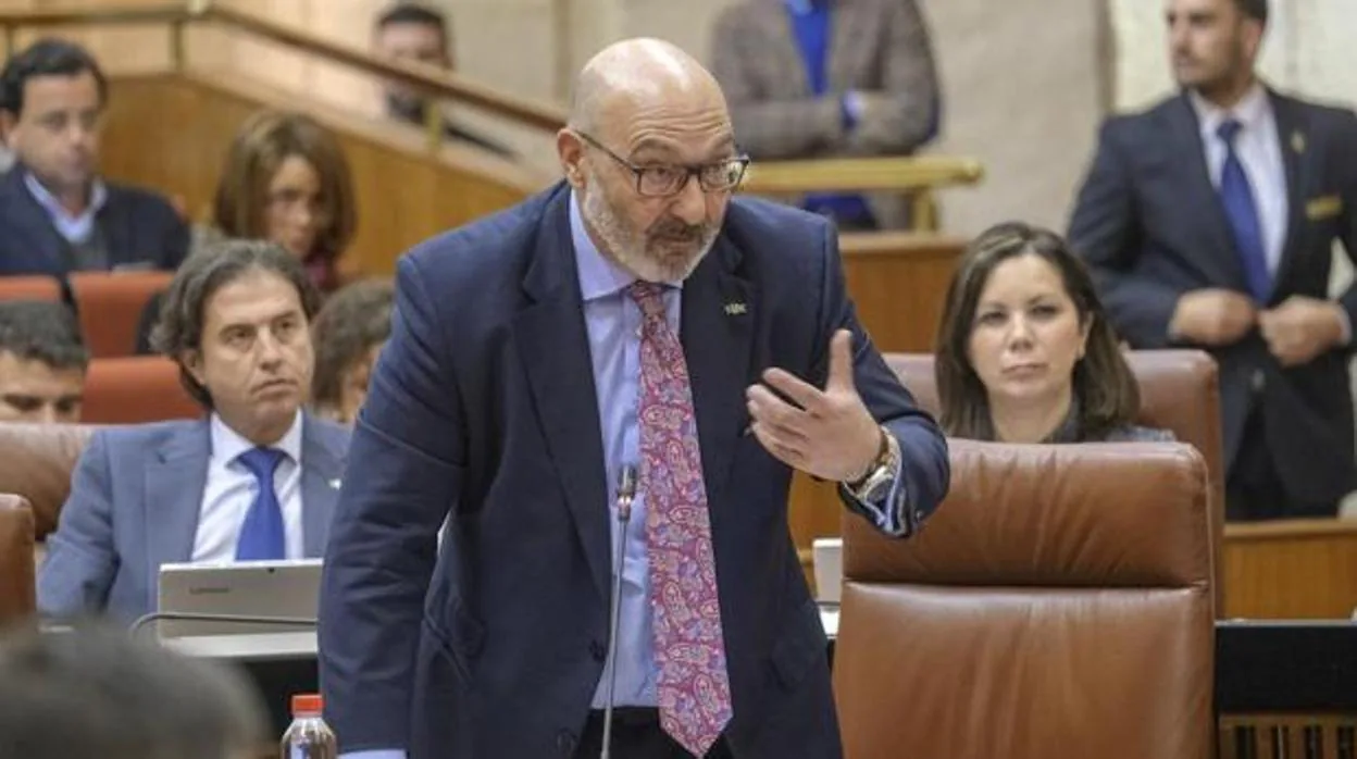 El oprtavoz de Voz en el Parlamento andaluz, Alejandro Hernández