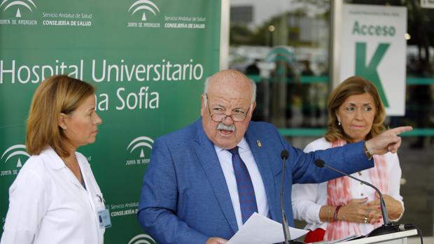 El consejero de Salud pide disculpas por usar «algún término coloquial o inapropiado» al referirse al aborto