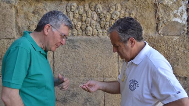 Las caras aparecidas en la Puerta de Almodóvar de Córdoba, sólo un susto: no hay daño al monumento