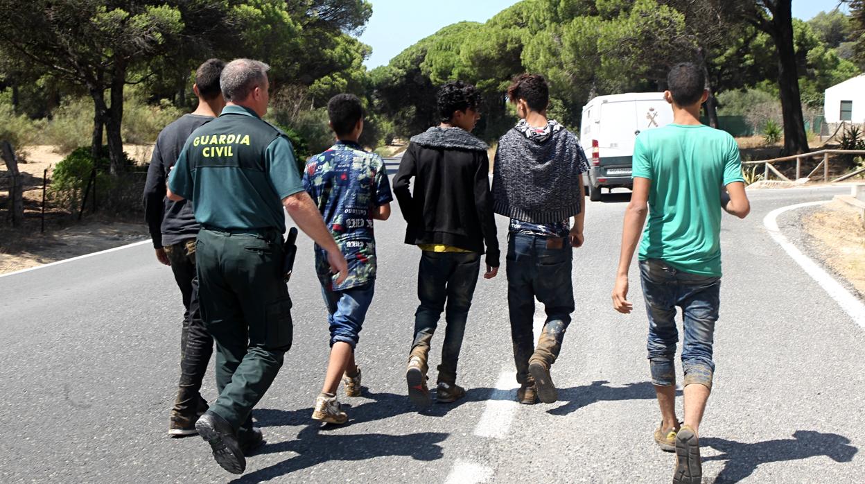 La Guardia Civil detiene a varios inmigrantes menores de edad de origen marroquí