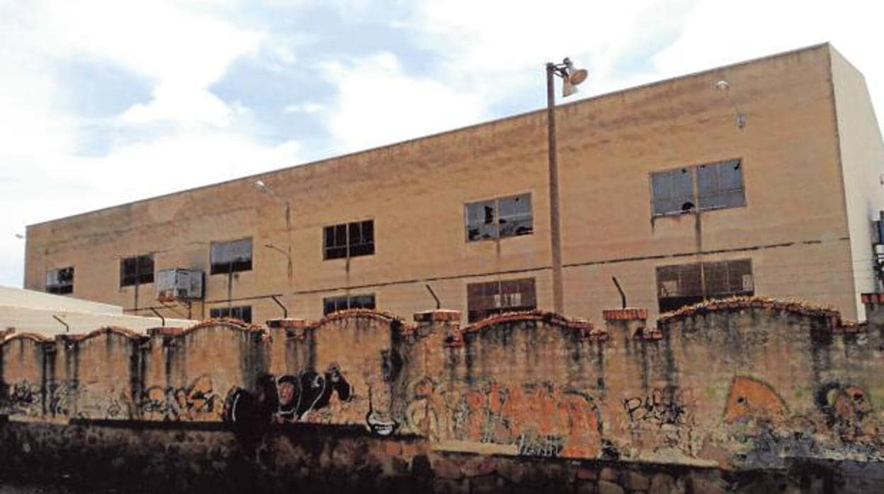 La factoría Santana Motor, en ruinas, evidencia el deterioro industrial de Jaén