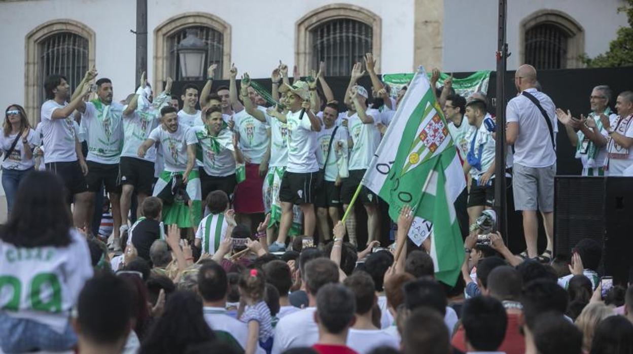 Celebración del ascenso del Córdoba Futsal en la plaza de las Tendillas