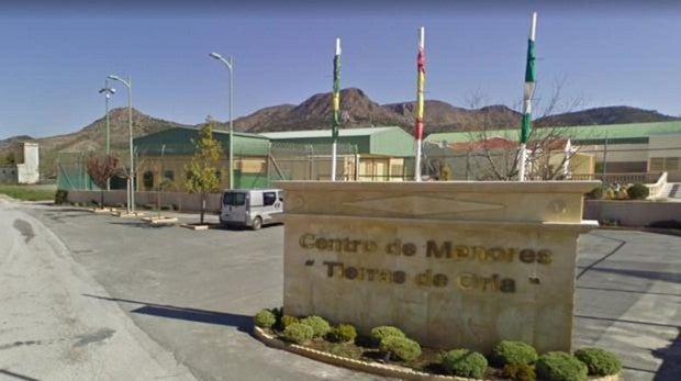 El joven muerto en el centro de menores de Almería tenía «convulsiones» al ser reducido