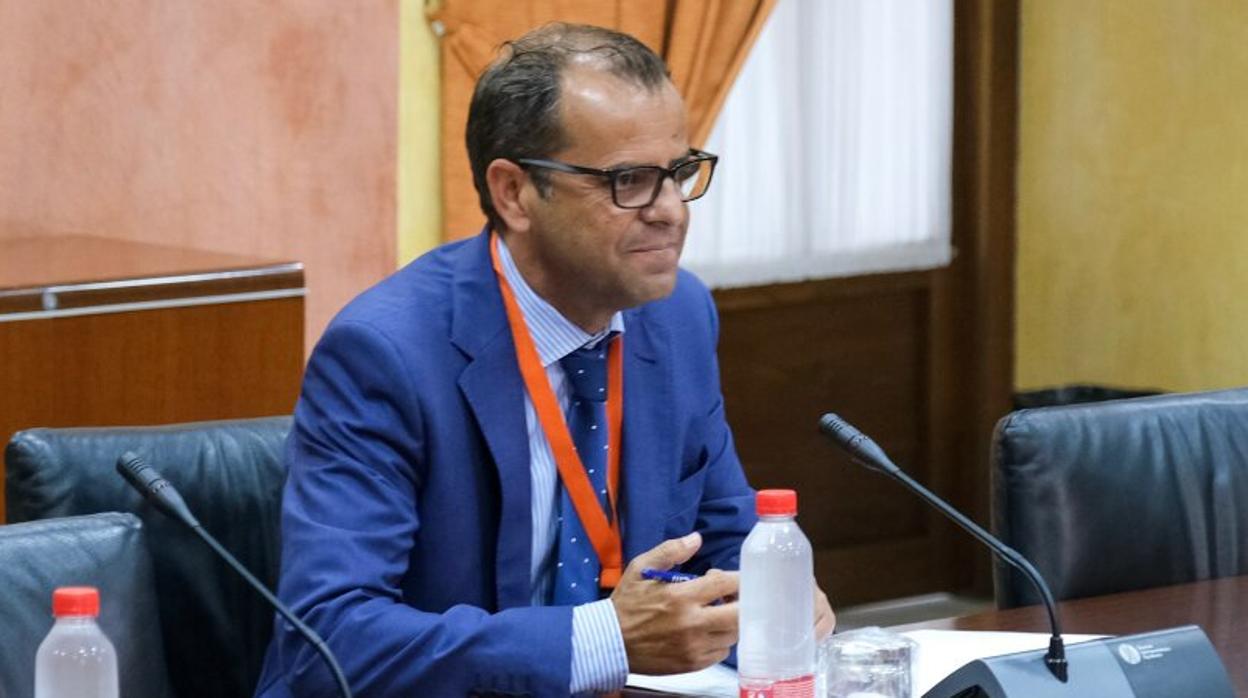 El nuevo director general de la RTVA, Juande Mellado, en la mañana de este miércoles en el Parlamento