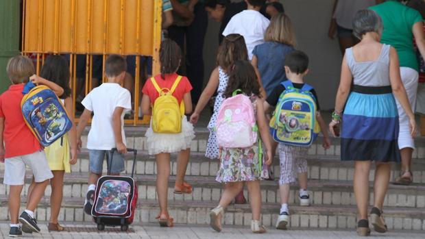 Condenan a unos padres de Huelva por consentir que su hija faltara a clase más de cien veces
