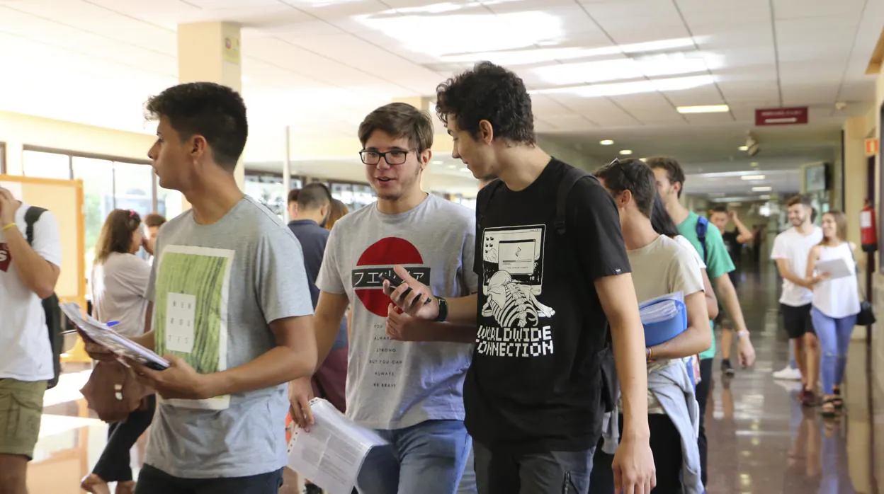 Alumnos andaluces en el último examen de la PAU celebrada en Sevilla