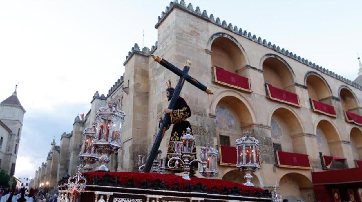 El Señor de los Reyes en los alrededores de la Catedral