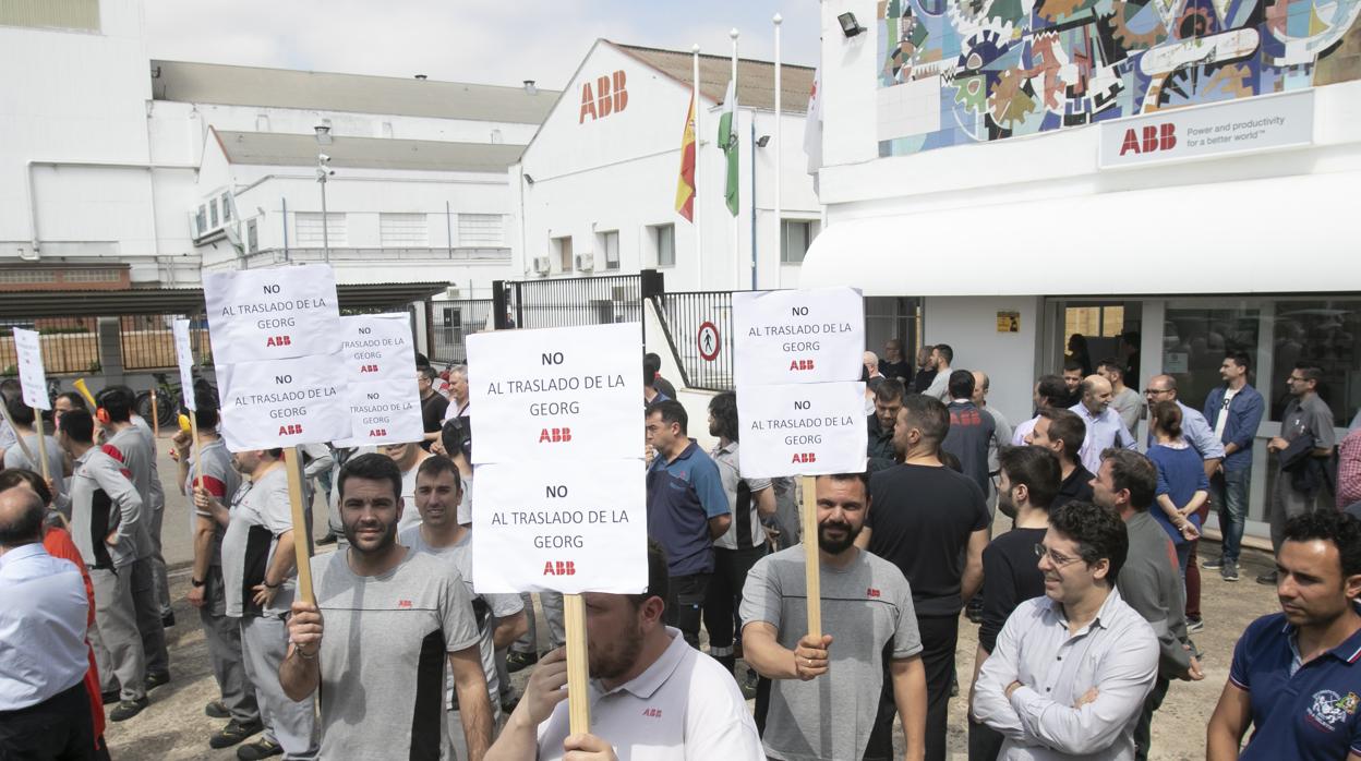 Manifestación en frente de la empresa ABB en Córdoba