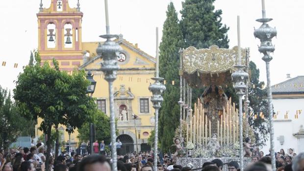 El obispo de Córdoba bendice los nuevos estrenos del Carmen de San Cayetano