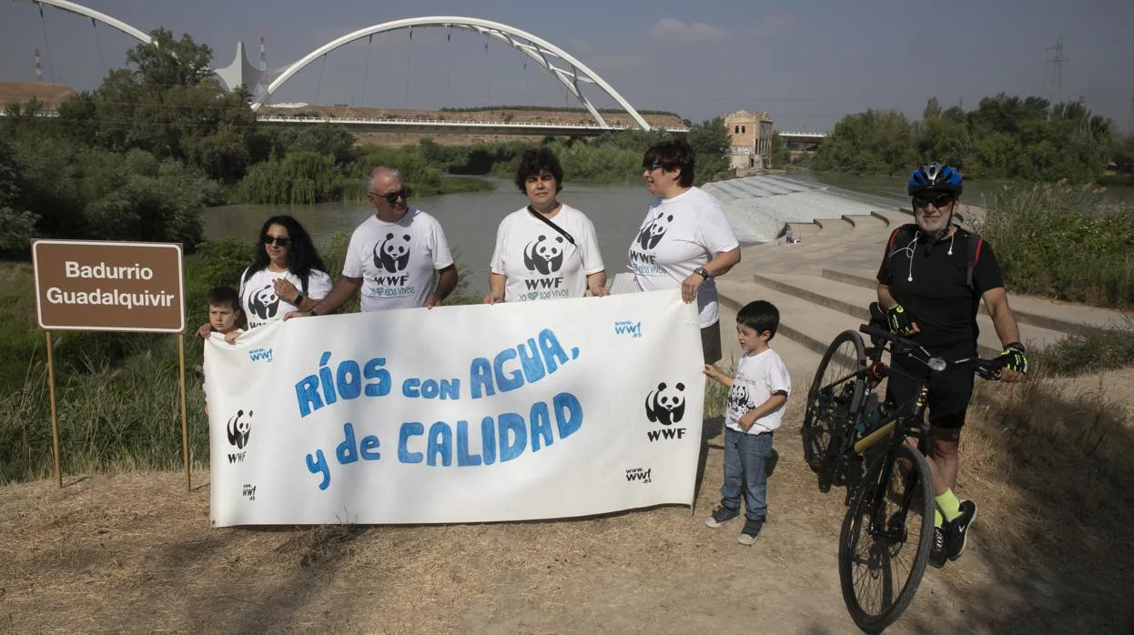 WWF Córdoba en protesta contra el azud del río