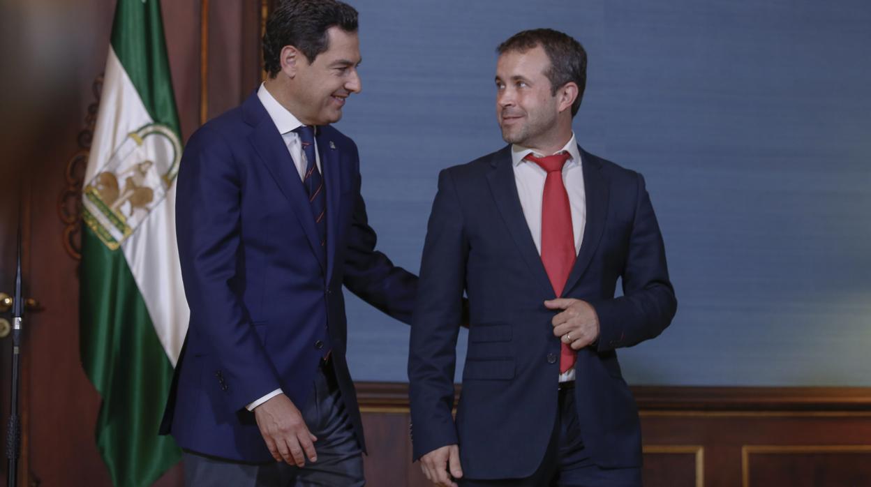 Juanma Moreno y el alcalde de Jaén, Julio Millán, en el Palacio de San Telmo