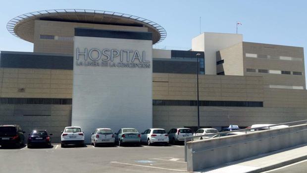 Agrede a un médico en el hospital de La Línea porque quería ser ingresada tras ingerir bebidas energéticas