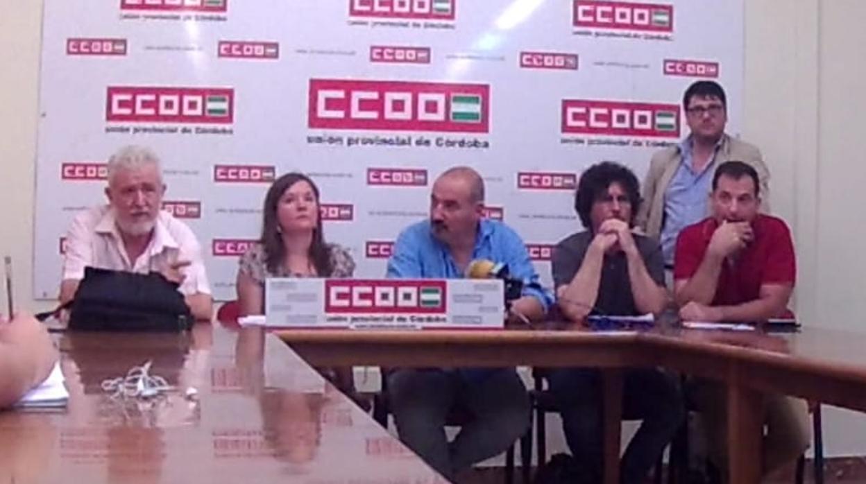 Representantes sindicales de CC.OO. durante la rueda de prensa