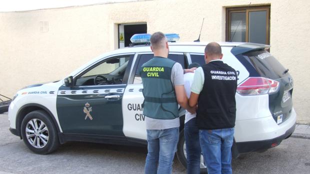 Detenidos dos hombres en Martos por robar en viviendas mientras sus propietarios dormían