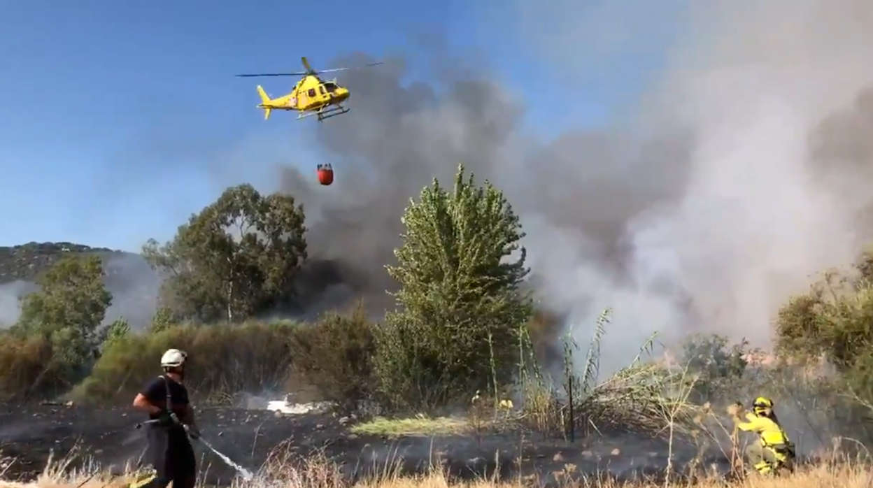 Trabajos de extinción del incendio