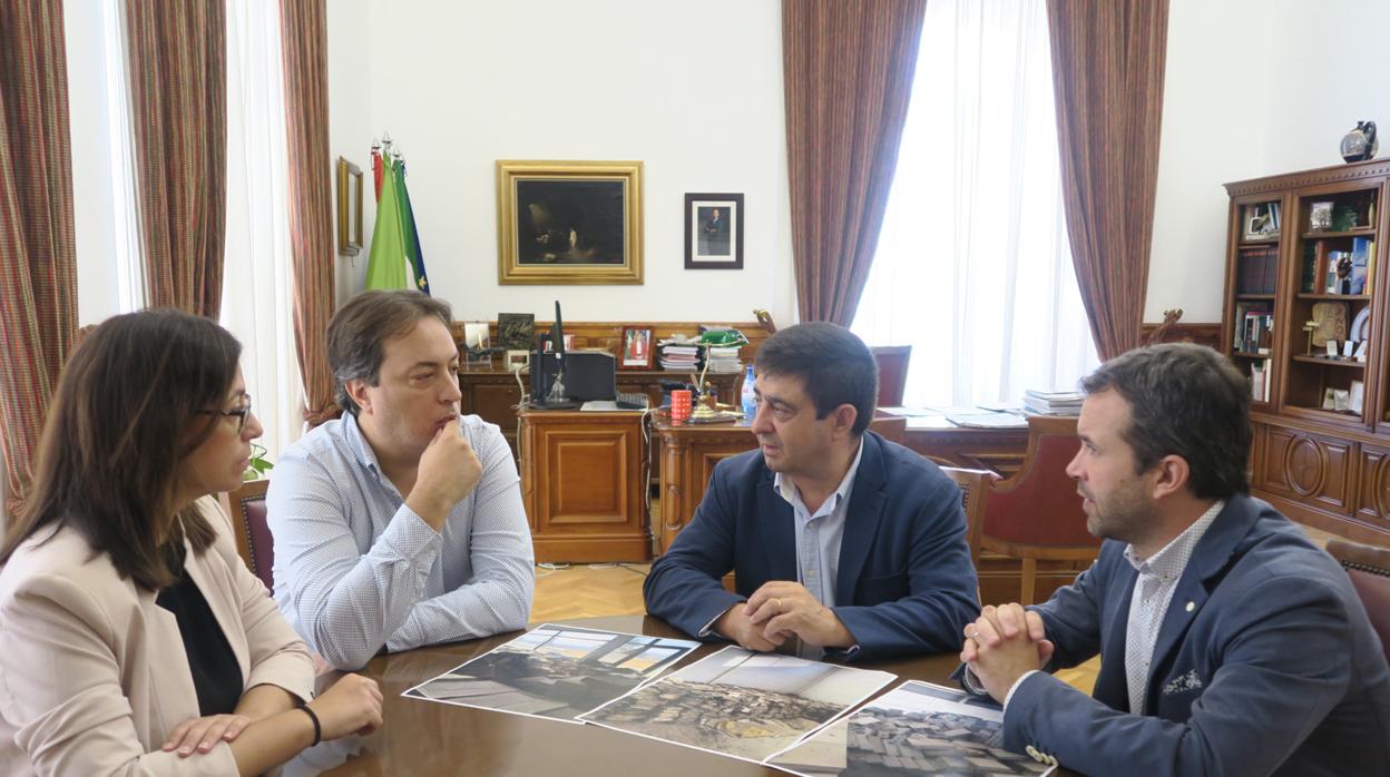 Reunión entre el Ayuntamiento de Jaén y la Diputación para abordar la situación del archivo