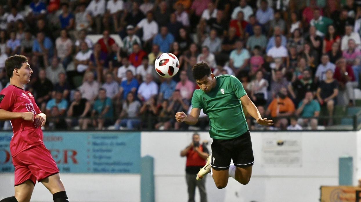 El canterano Felipe Veloso en el encuentro ante el Pozoblanco