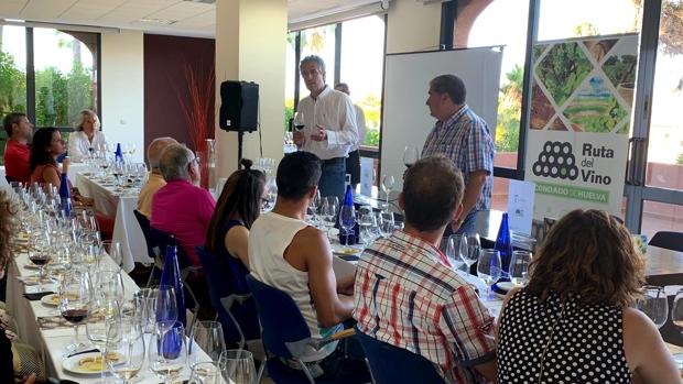 Bodegas del Condado ofrecen catas en la Costa para promocionar la Ruta del Vino de Huelva