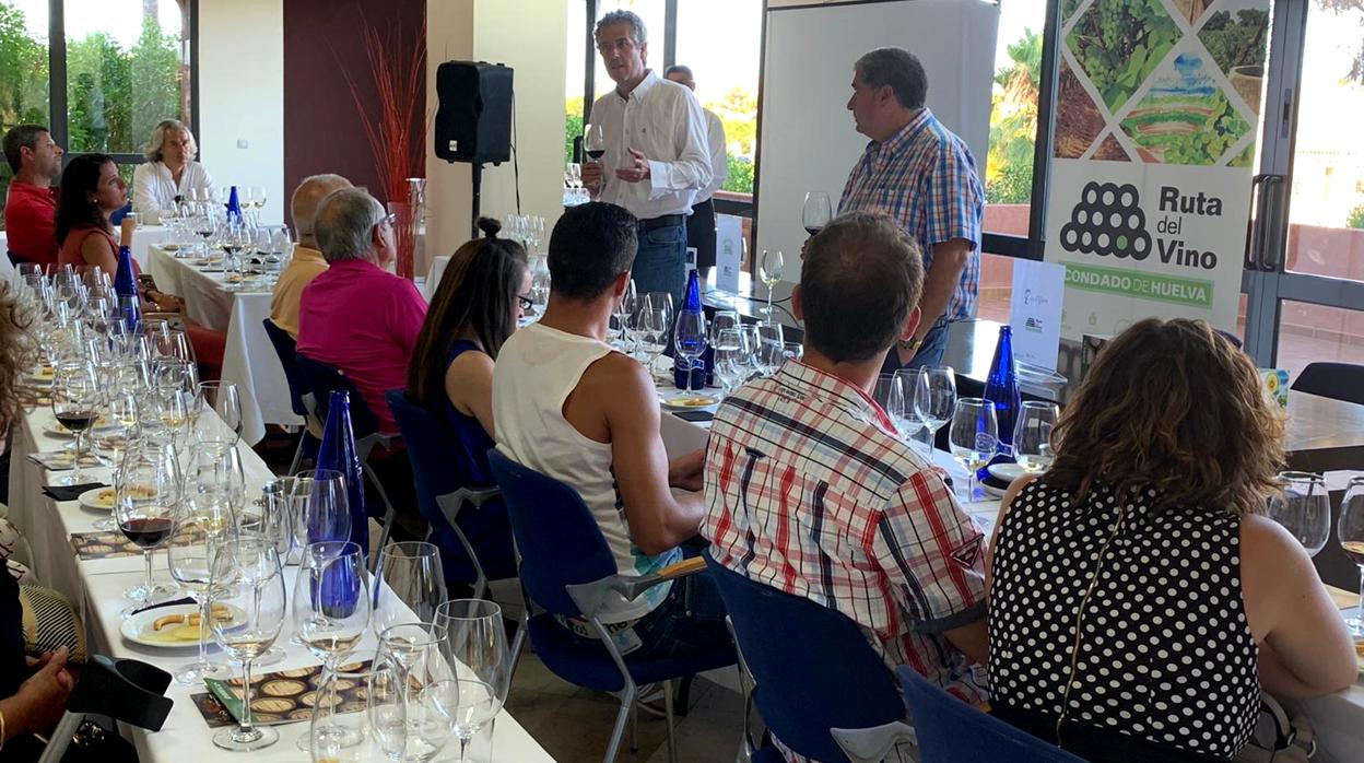 Bodegas del Condado ofrecen catas en la Costa para promocionar la Ruta del Vino de Huelva