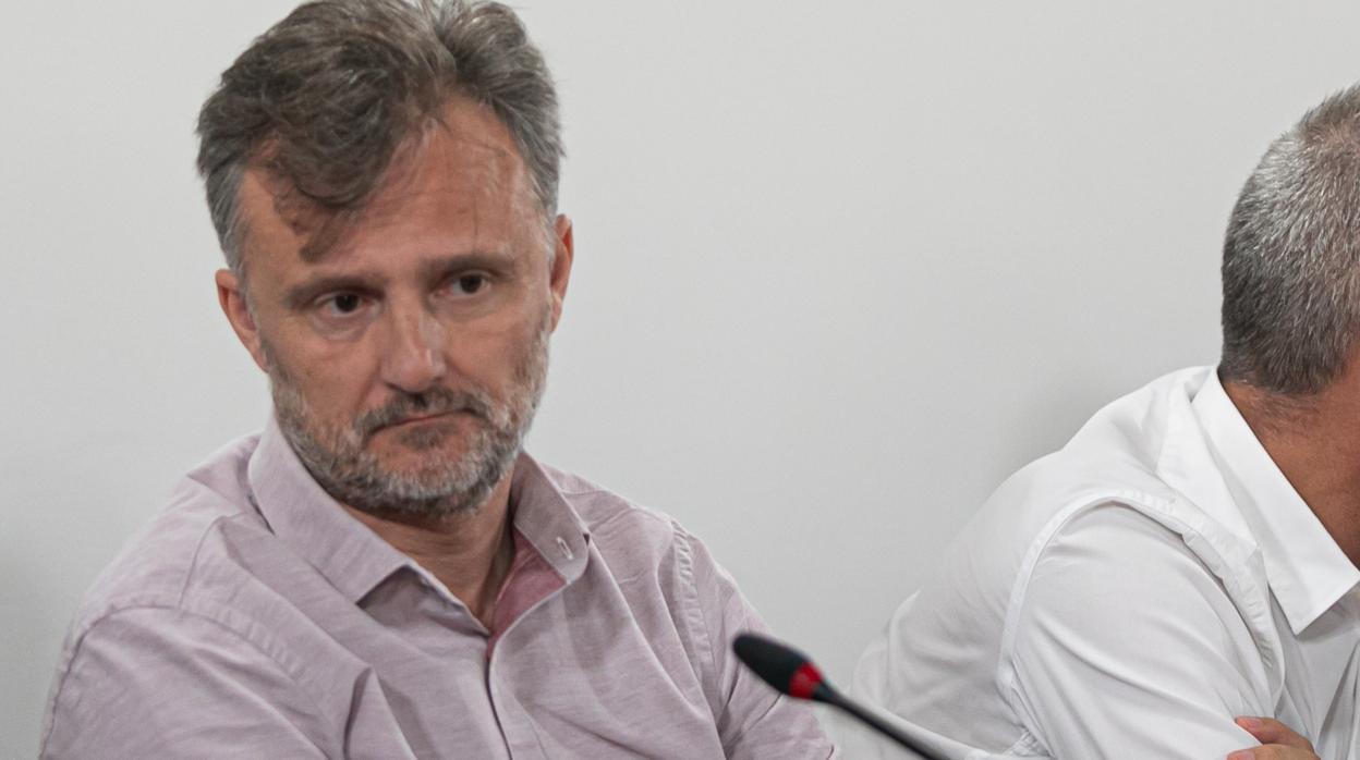 El nuevo portavoz parlamentario, José Fiscal, en la sede del PSOE andaluz