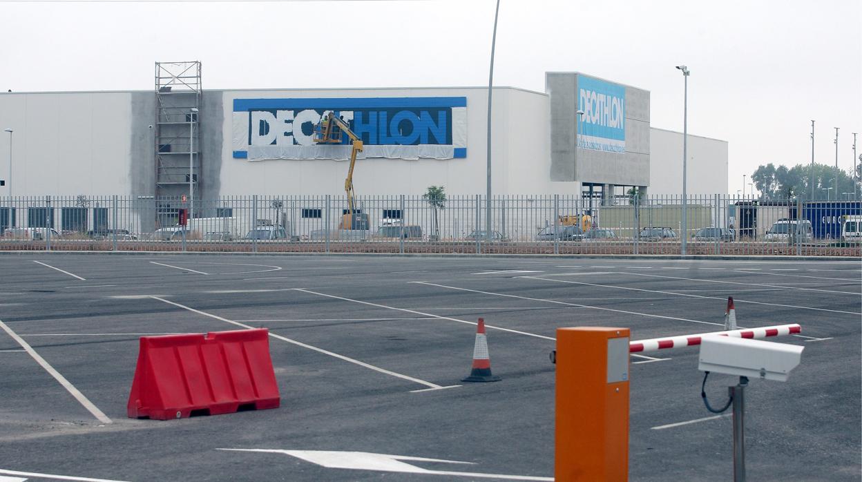 Zona de aparcamientos del Decathlon