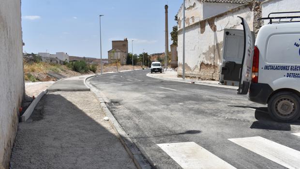 El nuevo vial del barrio de Miragenil abre al tráfico el lunes